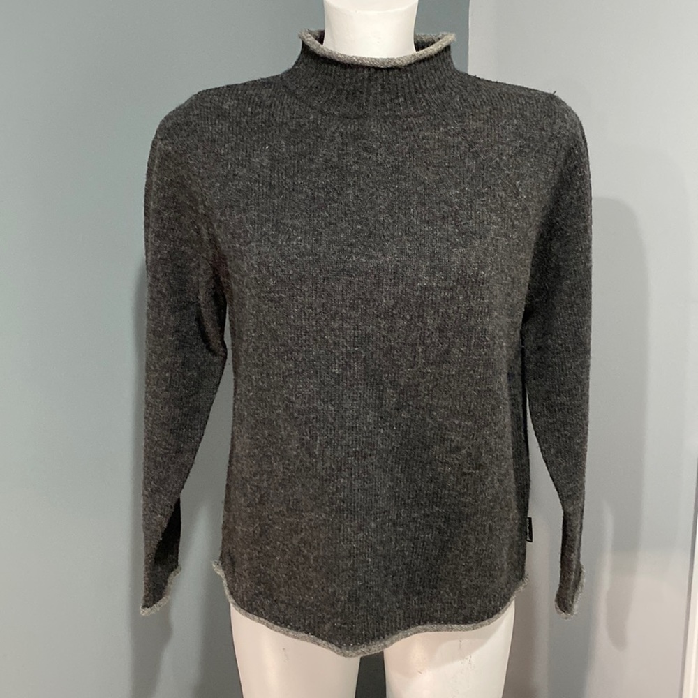 Women’s Woolrich sweater size M